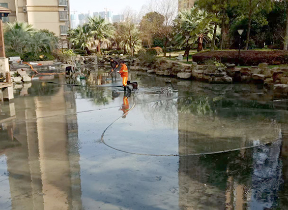 石河子乡景观池淤泥清理