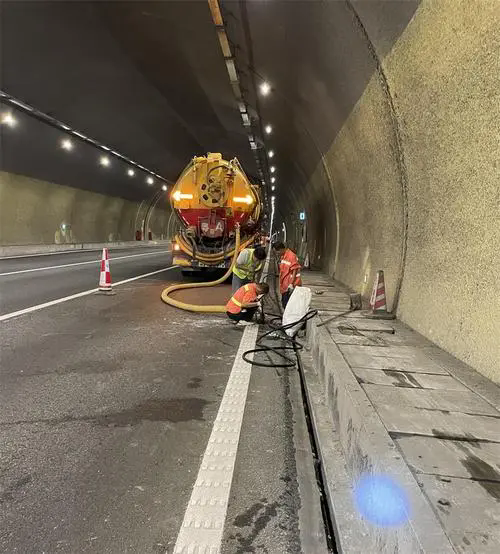 石河子乡隧道排水渠清淤